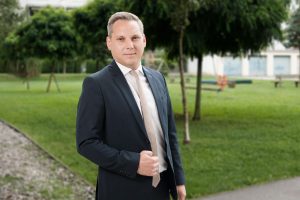 LA STR Christian Kovacevic kritisiert die Wörgler Stadtführung dafür, dass noch kein Förderansuchen beim Bäderbeirat des Landes eingereicht wurde. Foto: Halbwirth