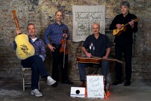 Hirsch Fisch und das Strandbadparkplatzorchester gastieren am 13.12.2025 im Komma Wörgl. Foto: Mario Lang