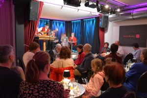 Mundartlesung am 27.11.2025 in der Zone Kultur.Leben.Wörgl. Foto: Veronika Spielbichler