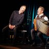 Erarbeiteten gemeinsam einen (volks-)musikalischen Kabarett-Abend: Markus Koschuh und Franz Posch. Foto: Mairhofer