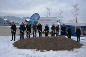 Spatenstich für 1. Bauabschnitt Hochwasserschutz Brixentaler Ache. Foto: Veronika Spielbichler