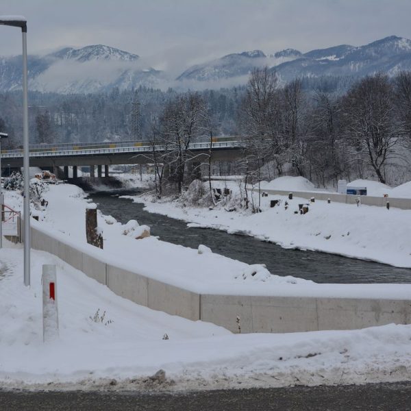Spatenstich für 1. Bauabschnitt Hochwasserschutz Brixentaler Ache. Foto: Veronika Spielbichler